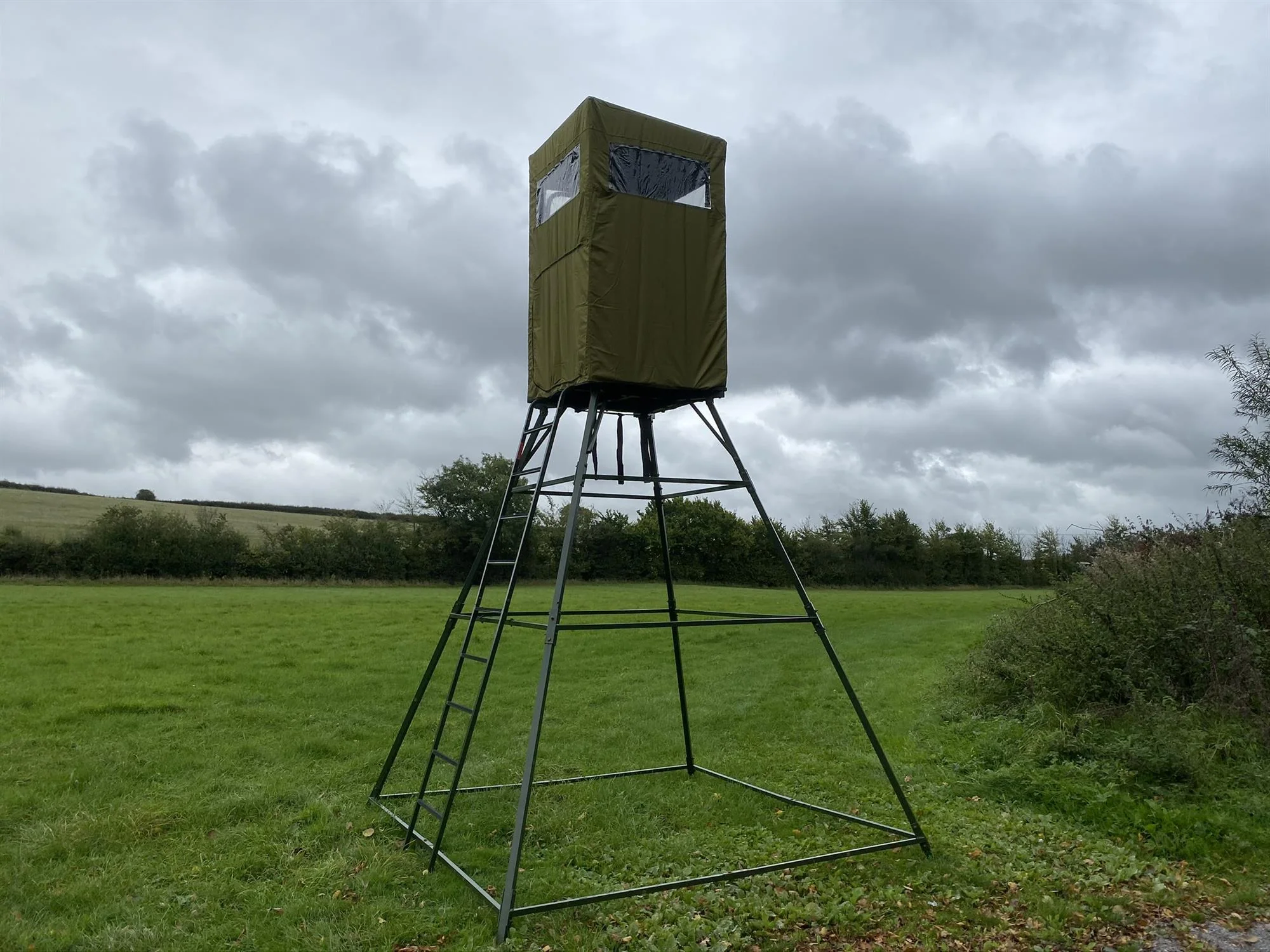 Covered Double Free Standing High Seat – Enclosed Hunting Tower with Water-Resistant Cover - Image 16