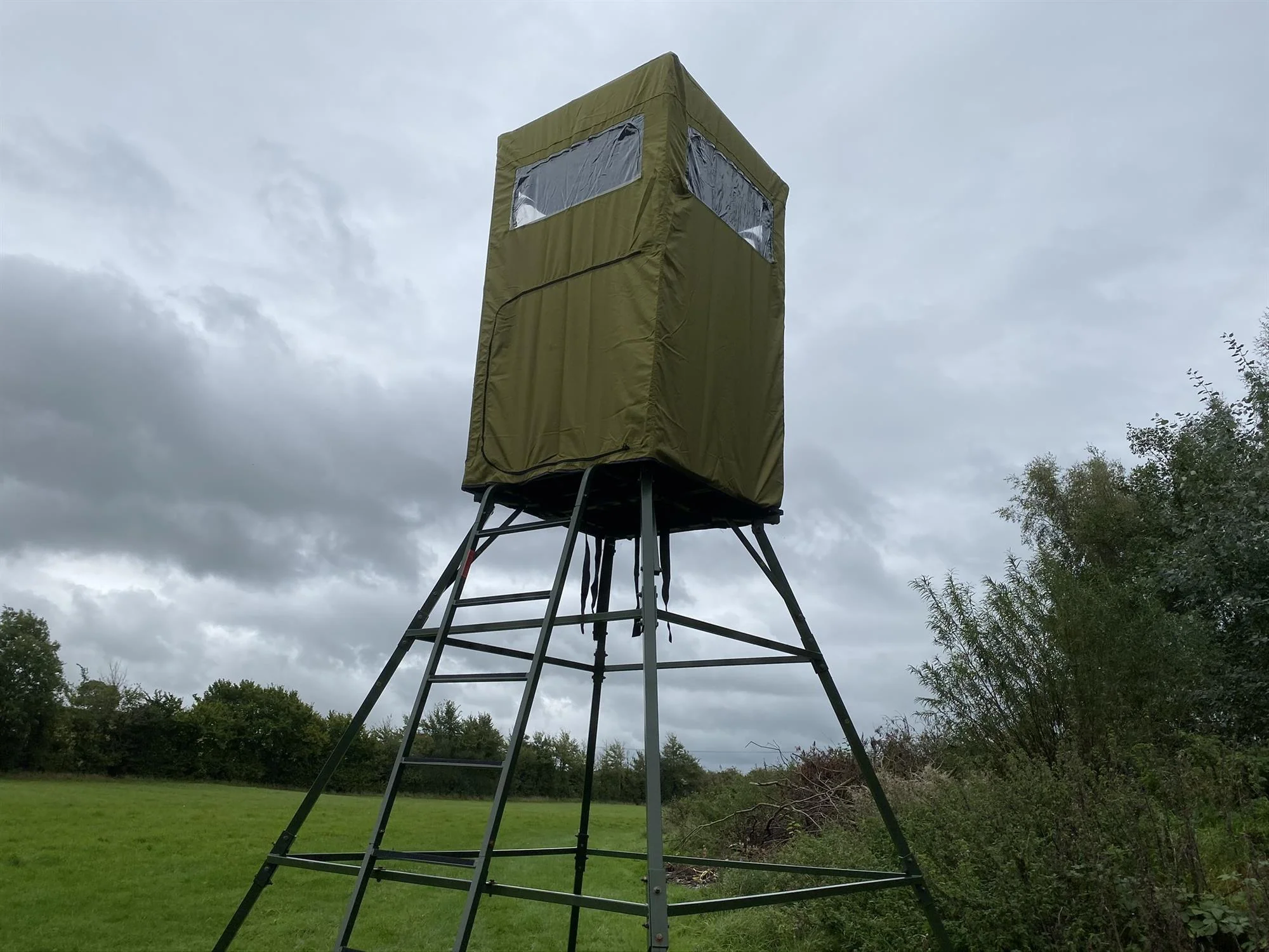 Covered Double Free Standing High Seat – Enclosed Hunting Tower with Water-Resistant Cover - Image 6