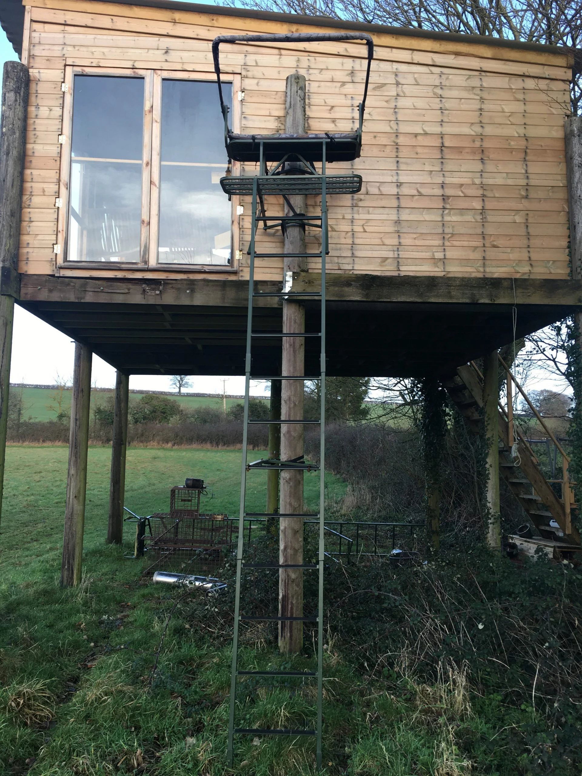 Double Lean To High Seat Two Man Ladder Stand with Padded Seating Galvanised - Image 6