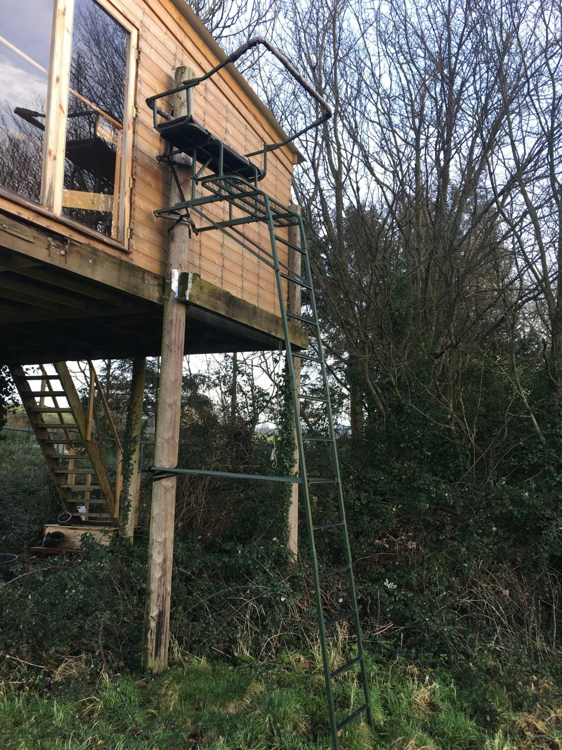 Double Lean To High Seat Two Man Ladder Stand with Padded Seating Galvanised - Image 7