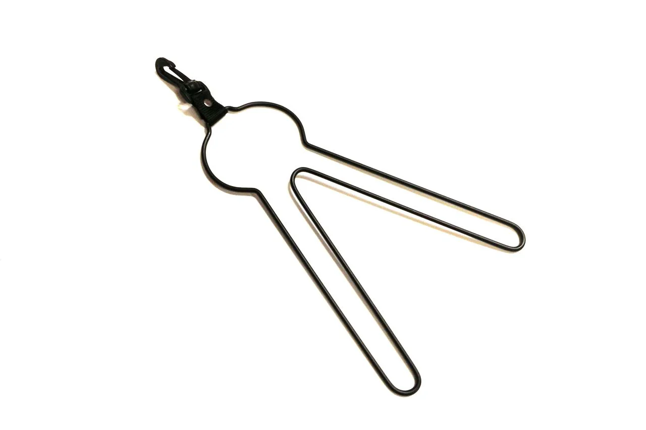 GAME CARRIER WITH BELT CLIP