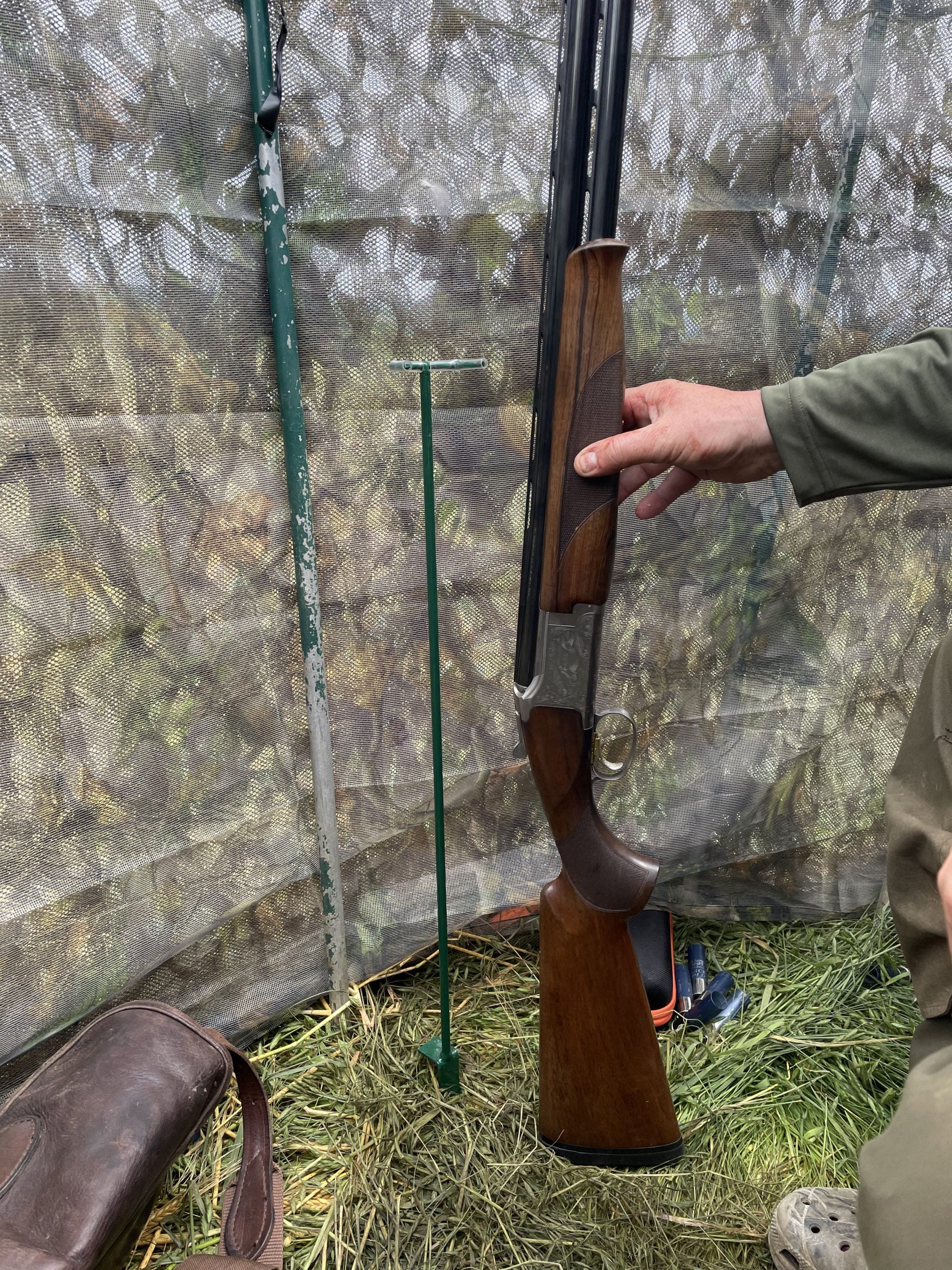 GUN STAND FOR HIDE - Image 3