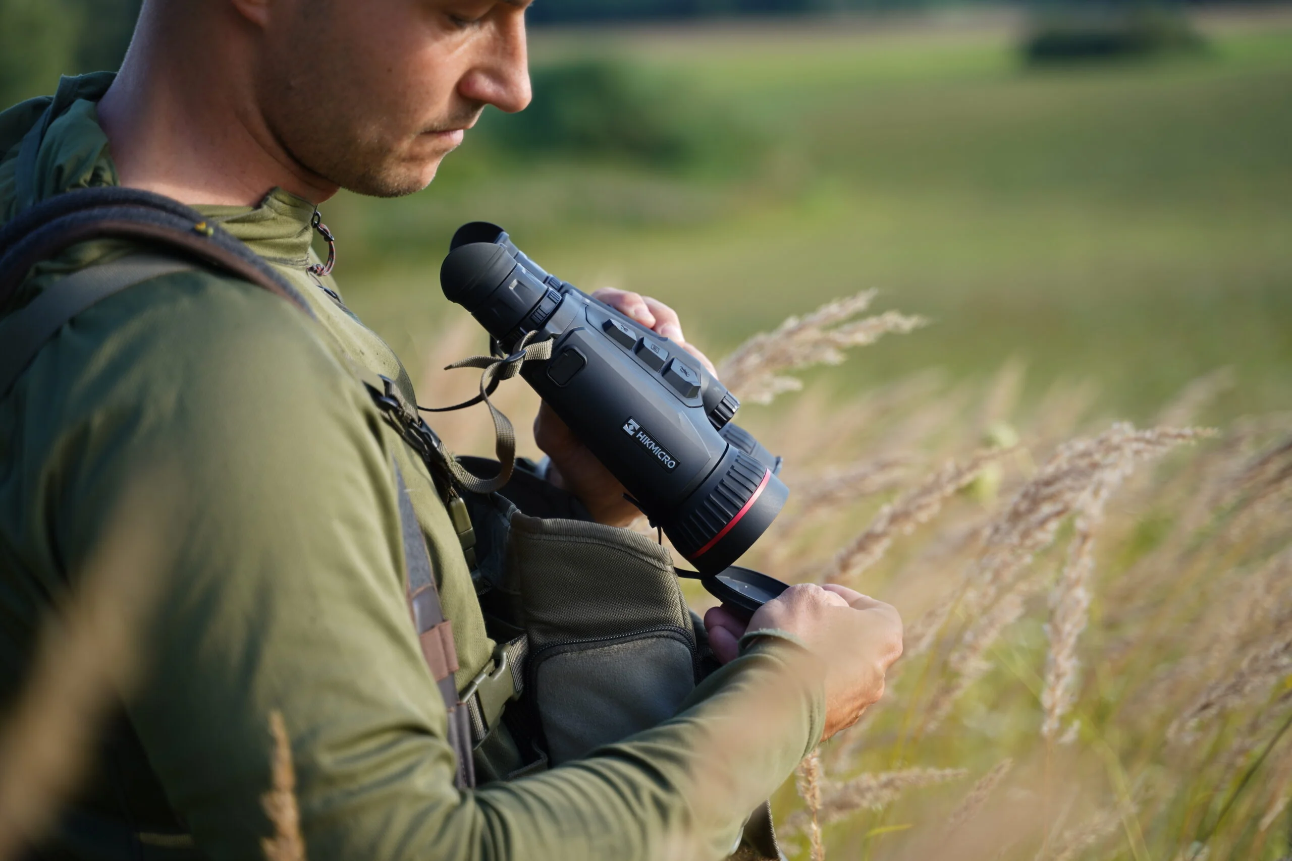 HIKMICRO Habrok Pro HQ50L Multi-Spectrum Thermal Binocular - 640px 50mm with 4K Optical Camera LRF and Harness - Image 13