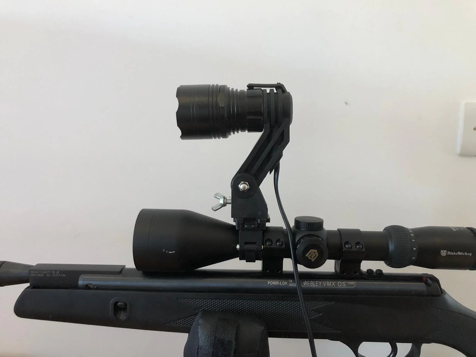 LED Handheld and Scope Mounted Lamp 300m+ - Image 10