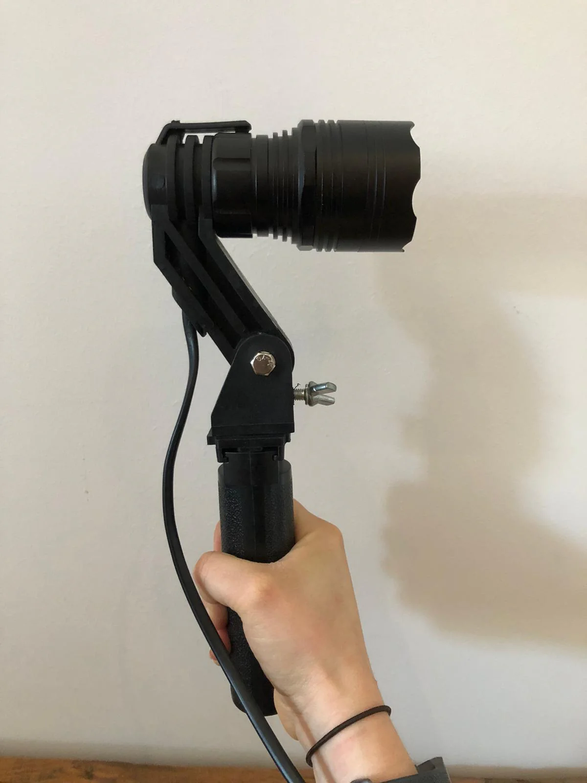LED Handheld and Scope Mounted Lamp 300m+ - Image 23