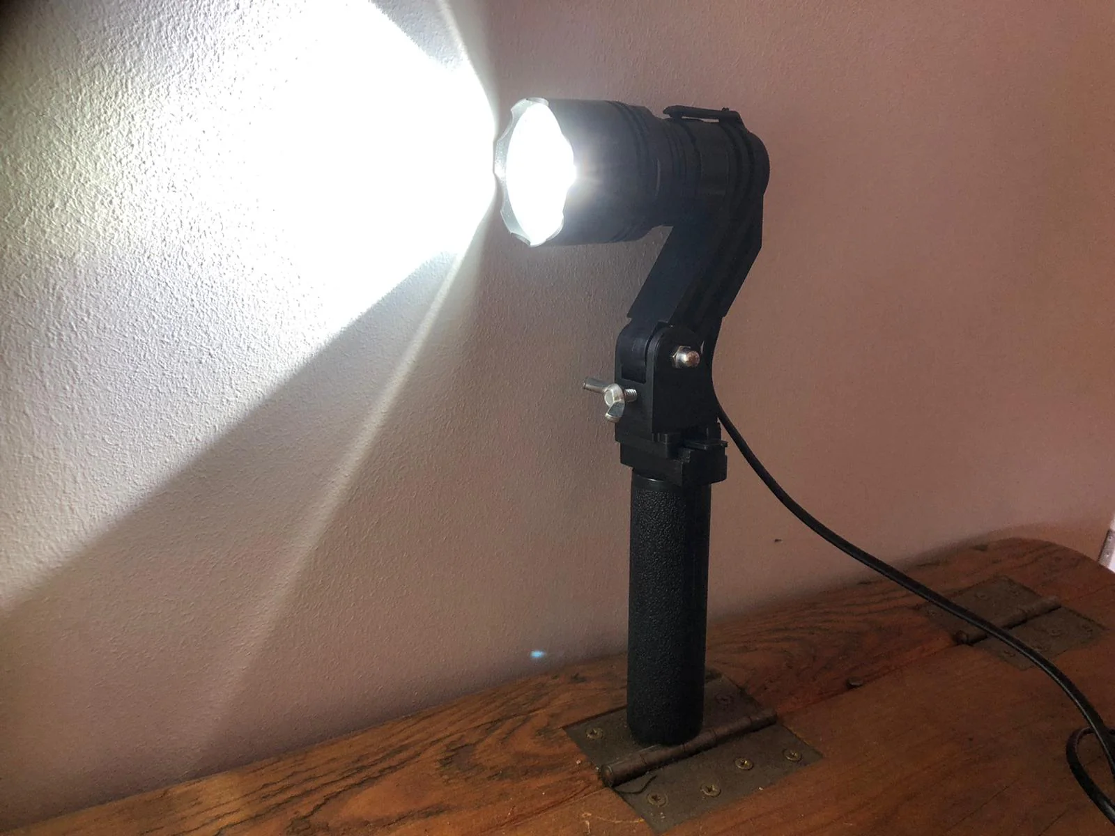 LED Handheld and Scope Mounted Lamp 300m+ - Image 24