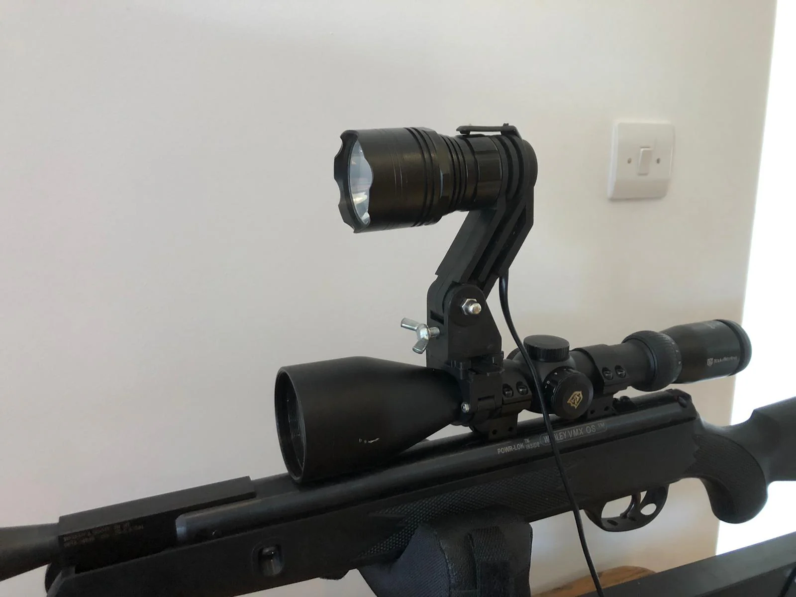 LED Handheld and Scope Mounted Lamp 300m+ - Image 6