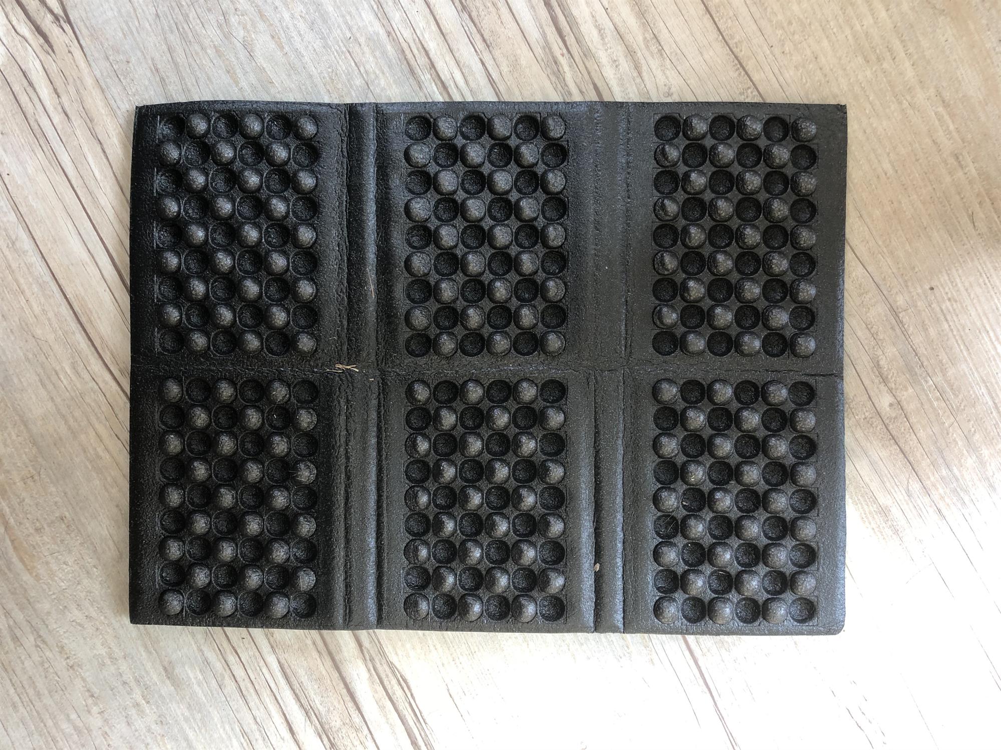 PADDED WATERPROOF FOLDING CUSHION FOR HIGH SEAT OR GENERAL HUNTING - Image 4